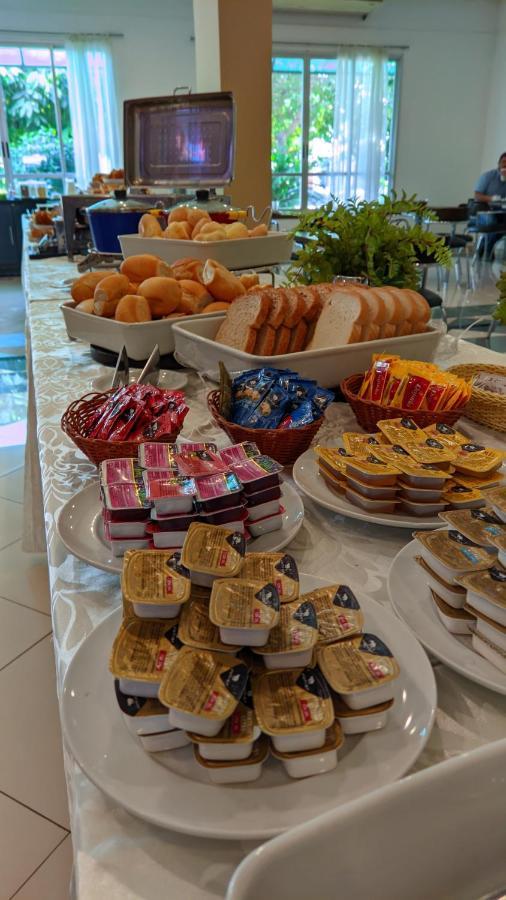 Delcas Hotel Куаба Екстериор снимка